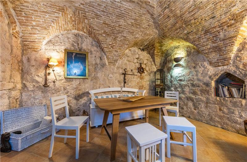 4 bedroom villa with pool in Lapad, Dubrovnik, sleeps 8