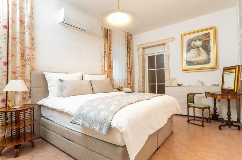 4 bedroom villa with pool in Lapad, Dubrovnik, sleeps 8