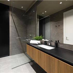 Luxury 5-Bedroom Sea-View Villa with Heated Infinity Pool in Orasac near Dubrovnik – Sleeps 10