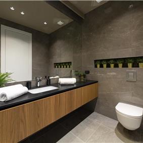 Luxury 5-Bedroom Sea-View Villa with Heated Infinity Pool in Orasac near Dubrovnik – Sleeps 10