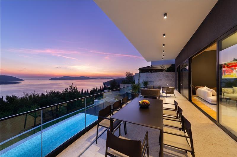 Luxury 5-Bedroom Sea-View Villa with Heated Infinity Pool in Orasac near Dubrovnik – Sleeps 10