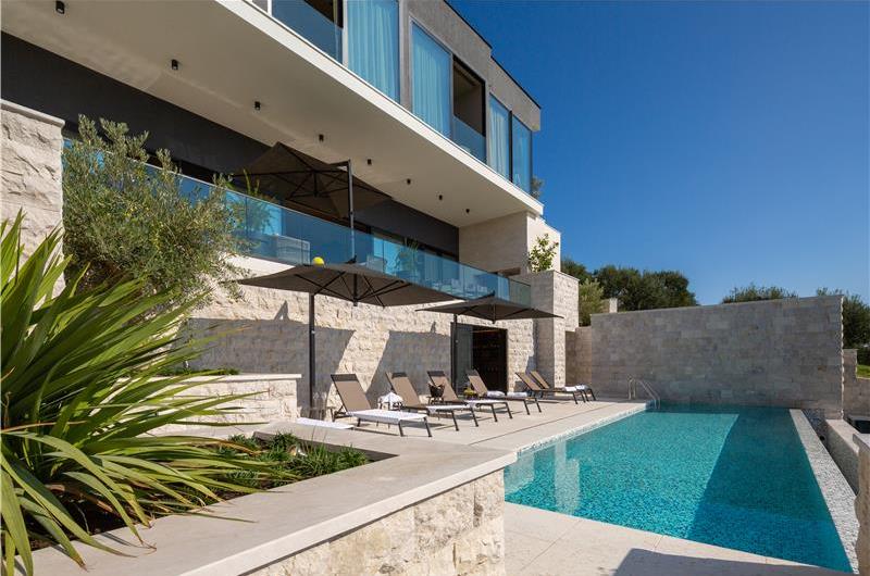 Luxury 5-Bedroom Sea-View Villa with Heated Infinity Pool in Orasac near Dubrovnik – Sleeps 10