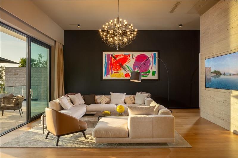 Luxury 5-Bedroom Sea-View Villa with Heated Infinity Pool in Orasac near Dubrovnik – Sleeps 10