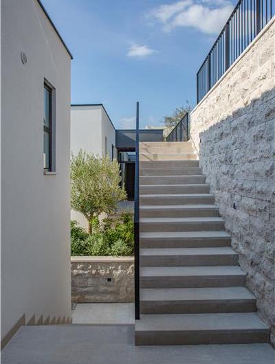 Luxury 5-Bedroom Sea-View Villa with Heated Infinity Pool in Orasac near Dubrovnik – Sleeps 10