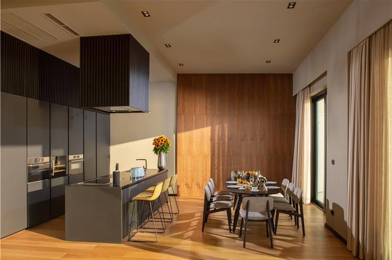 Luxury 5-Bedroom Sea-View Villa with Heated Infinity Pool in Orasac near Dubrovnik – Sleeps 10