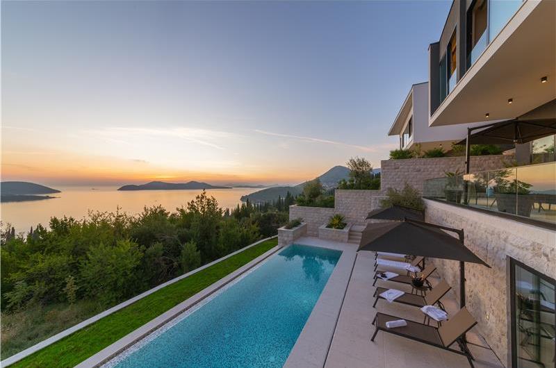Luxury 5-Bedroom Sea-View Villa with Heated Infinity Pool in Orasac near Dubrovnik – Sleeps 10