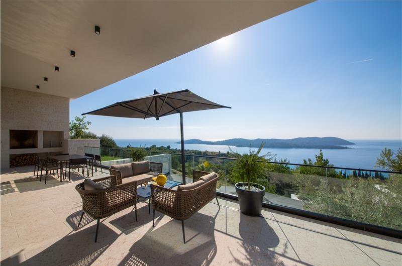 Luxury 5-Bedroom Sea-View Villa with Heated Infinity Pool in Orasac near Dubrovnik – Sleeps 10