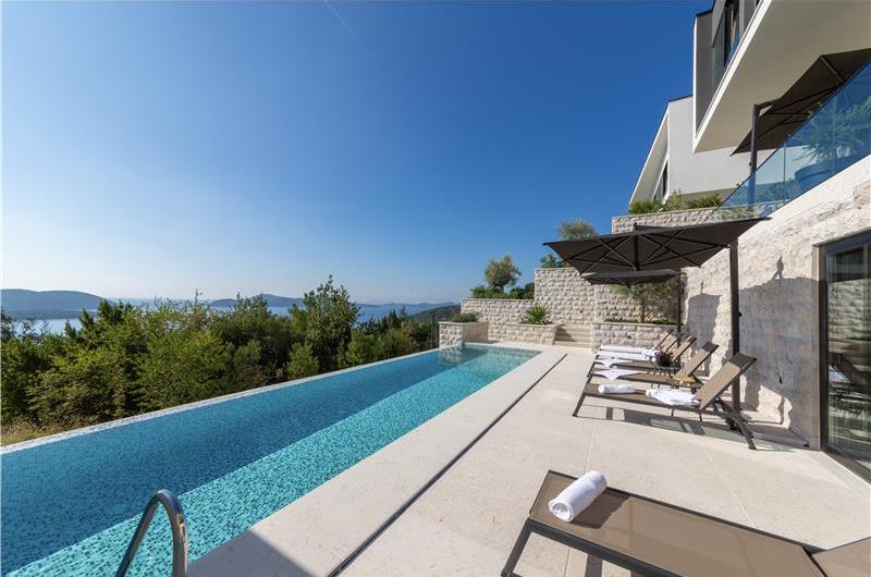 Luxury 5-Bedroom Sea-View Villa with Heated Infinity Pool in Orasac near Dubrovnik – Sleeps 10