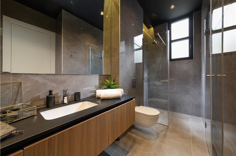 Luxury 5-Bedroom Sea-View Villa with Heated Infinity Pool in Orasac near Dubrovnik – Sleeps 10