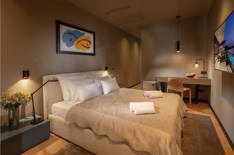 Luxury 5-Bedroom Sea-View Villa with Heated Infinity Pool in Orasac near Dubrovnik – Sleeps 10