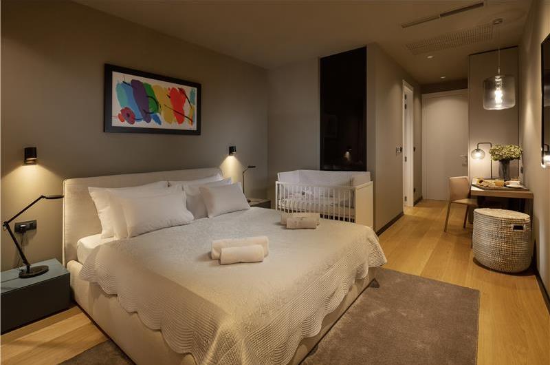 Luxury 5-Bedroom Sea-View Villa with Heated Infinity Pool in Orasac near Dubrovnik – Sleeps 10