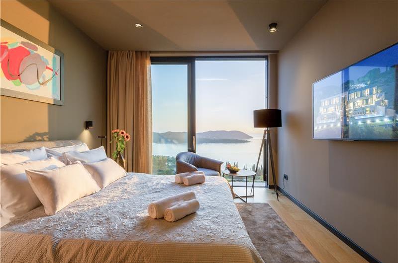 Luxury 5-Bedroom Sea-View Villa with Heated Infinity Pool in Orasac near Dubrovnik – Sleeps 10