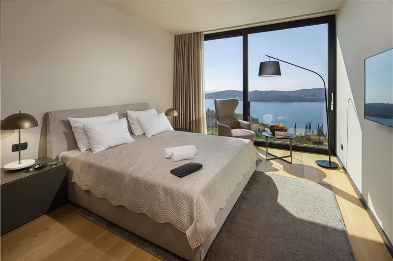 Luxury 5-Bedroom Sea-View Villa with Heated Infinity Pool in Orasac near Dubrovnik – Sleeps 10