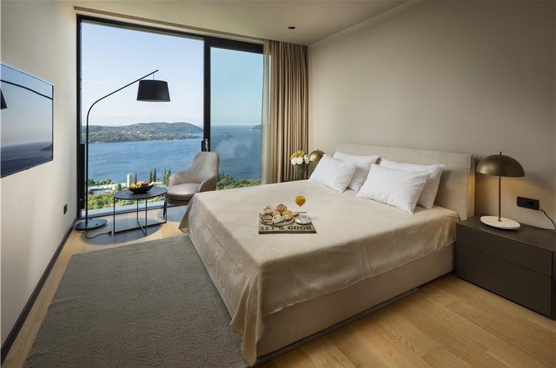 Luxury 5-Bedroom Sea-View Villa with Heated Infinity Pool in Orasac near Dubrovnik – Sleeps 10