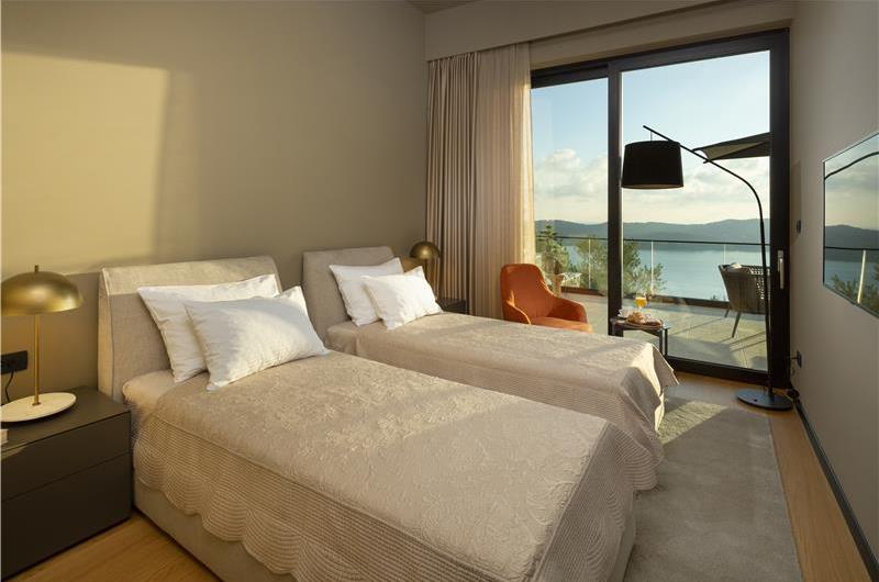 Luxury 5-Bedroom Sea-View Villa with Heated Infinity Pool in Orasac near Dubrovnik – Sleeps 10