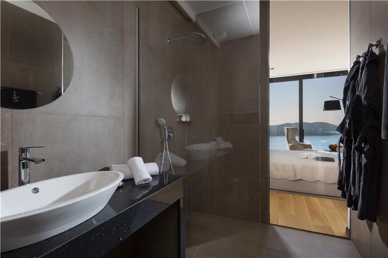 Sea-view villa in Orasac, photograph 23