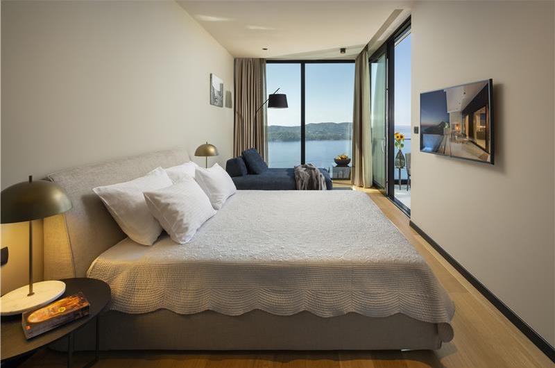 Luxury 5-Bedroom Sea-View Villa with Heated Infinity Pool in Orasac near Dubrovnik – Sleeps 10