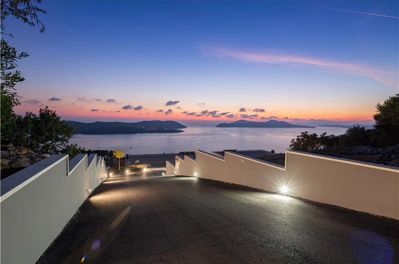 Luxury 5-Bedroom Sea-View Villa with Heated Infinity Pool in Orasac near Dubrovnik – Sleeps 10