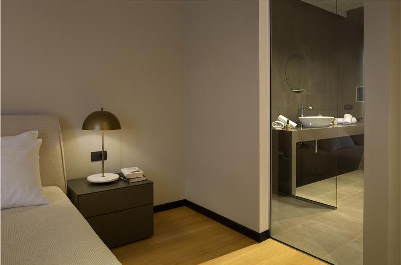 Luxury 5-Bedroom Sea-View Villa with Heated Infinity Pool in Orasac near Dubrovnik – Sleeps 10