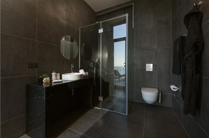 Luxury 5-Bedroom Sea-View Villa with Heated Infinity Pool in Orasac near Dubrovnik – Sleeps 10