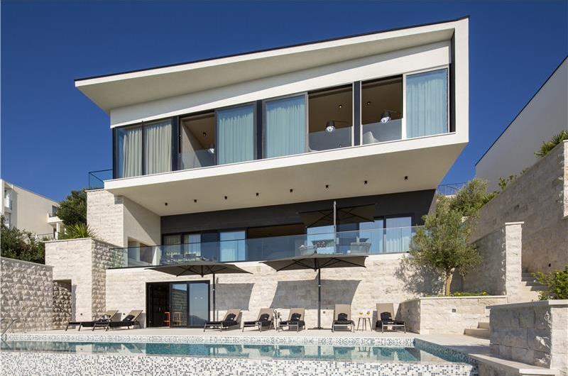 Luxury 5-Bedroom Sea-View Villa with Heated Infinity Pool in Orasac near Dubrovnik – Sleeps 10