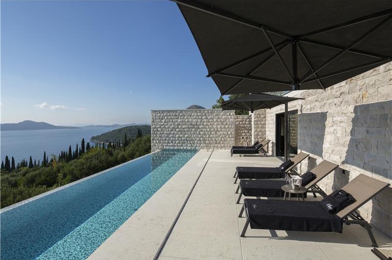 Luxury 5-Bedroom Sea-View Villa with Heated Infinity Pool in Orasac near Dubrovnik – Sleeps 10