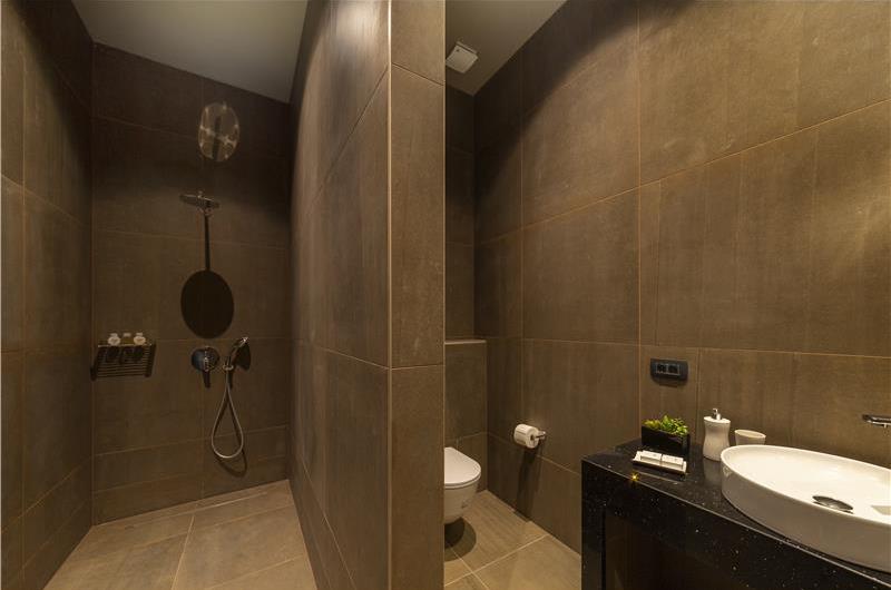 Luxury 5-Bedroom Sea-View Villa with Heated Infinity Pool in Orasac near Dubrovnik – Sleeps 10