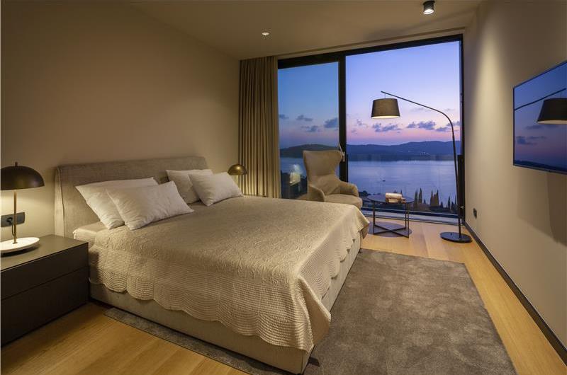 Luxury 5-Bedroom Sea-View Villa with Heated Infinity Pool in Orasac near Dubrovnik – Sleeps 10