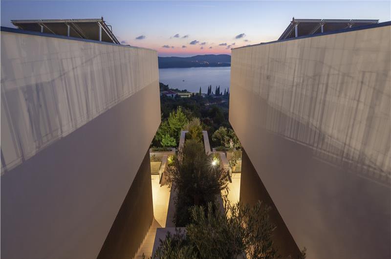 Luxury 5-Bedroom Sea-View Villa with Heated Infinity Pool in Orasac near Dubrovnik – Sleeps 10