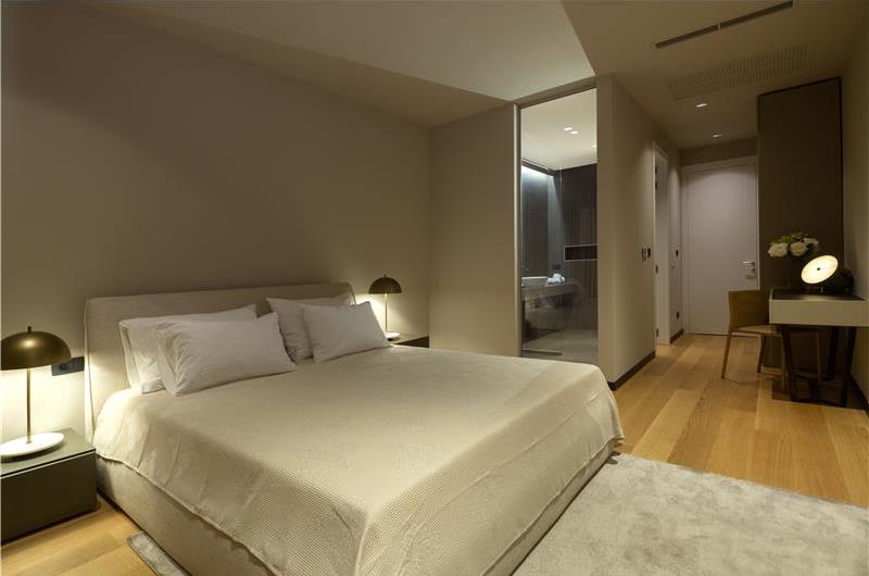 Luxury 5-Bedroom Sea-View Villa with Heated Infinity Pool in Orasac near Dubrovnik – Sleeps 10