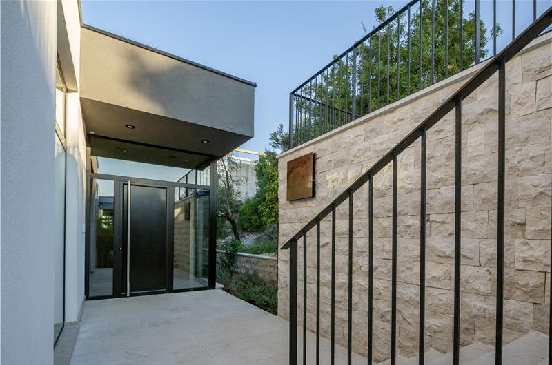 Luxury 5-Bedroom Sea-View Villa with Heated Infinity Pool in Orasac near Dubrovnik – Sleeps 10