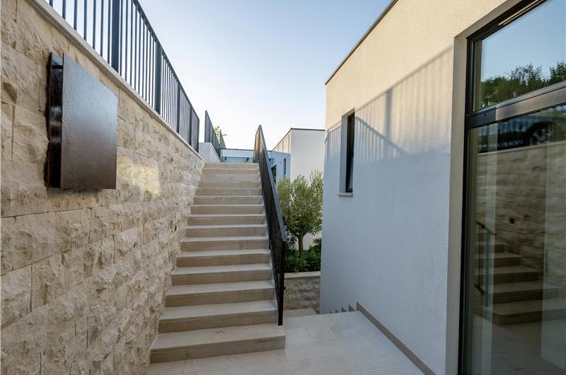 Luxury 5-Bedroom Sea-View Villa with Heated Infinity Pool in Orasac near Dubrovnik – Sleeps 10