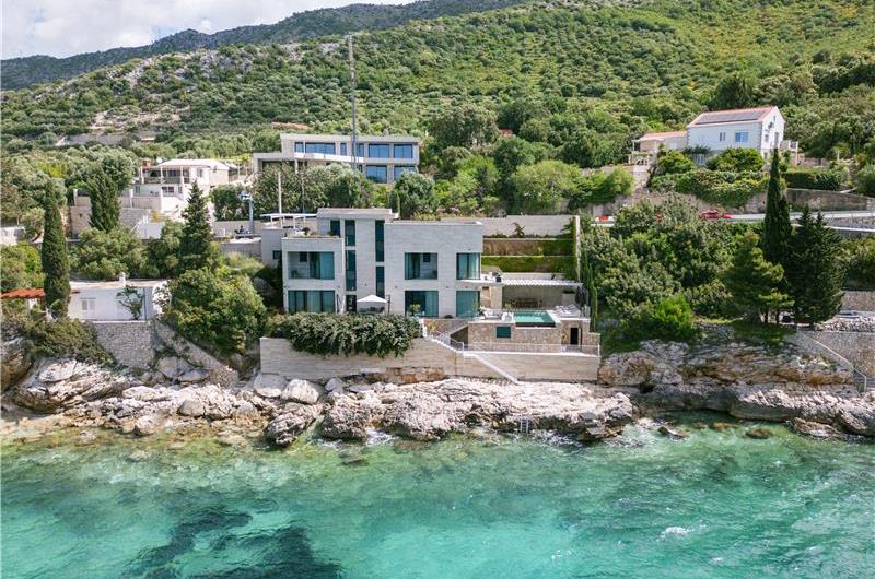5-Bedroom Beachfront Villa with Heated Infinity Pool and Elevator near Dubrovnik – Sleeps 10