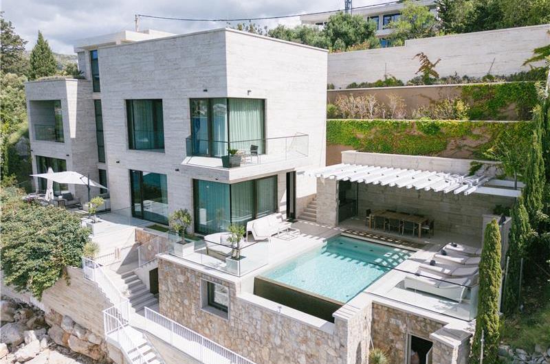 5-Bedroom Beachfront Villa with Heated Infinity Pool and Elevator near Dubrovnik – Sleeps 10