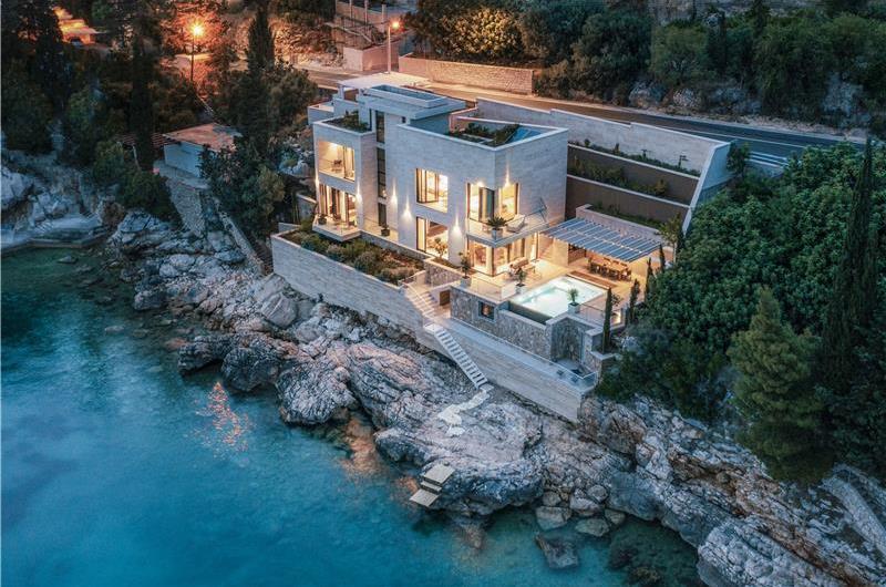 5-Bedroom Beachfront Villa with Heated Infinity Pool and Elevator near Dubrovnik – Sleeps 10