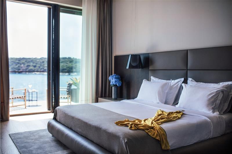 5-Bedroom Beachfront Villa with Heated Infinity Pool and Elevator near Dubrovnik – Sleeps 10