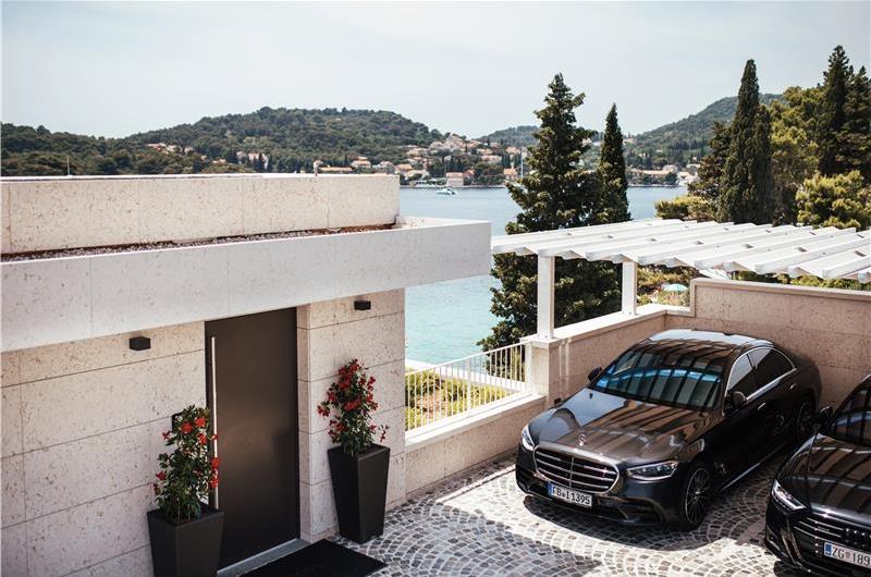 5-Bedroom Beachfront Villa with Heated Infinity Pool and Elevator near Dubrovnik – Sleeps 10