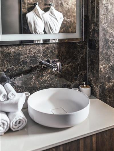 5-Bedroom Beachfront Villa with Heated Infinity Pool and Elevator near Dubrovnik – Sleeps 10