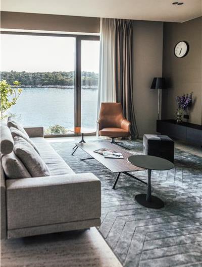 5-Bedroom Beachfront Villa with Heated Infinity Pool and Elevator near Dubrovnik – Sleeps 10