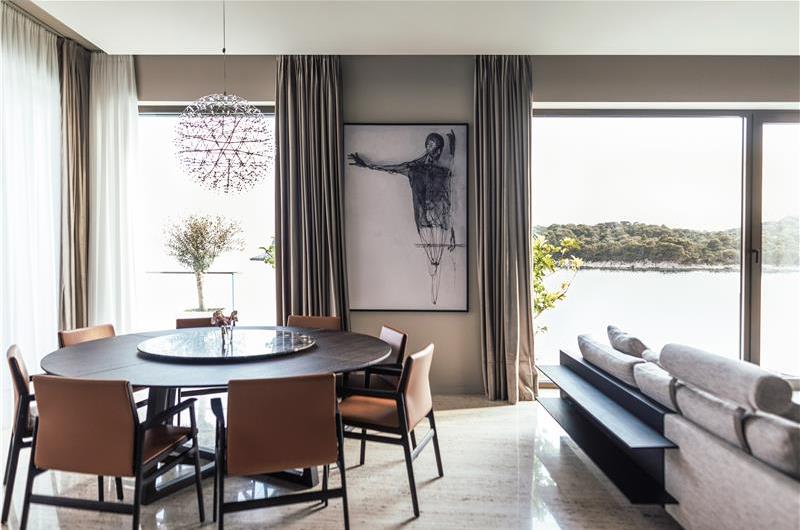 5-Bedroom Beachfront Villa with Heated Infinity Pool and Elevator near Dubrovnik – Sleeps 10