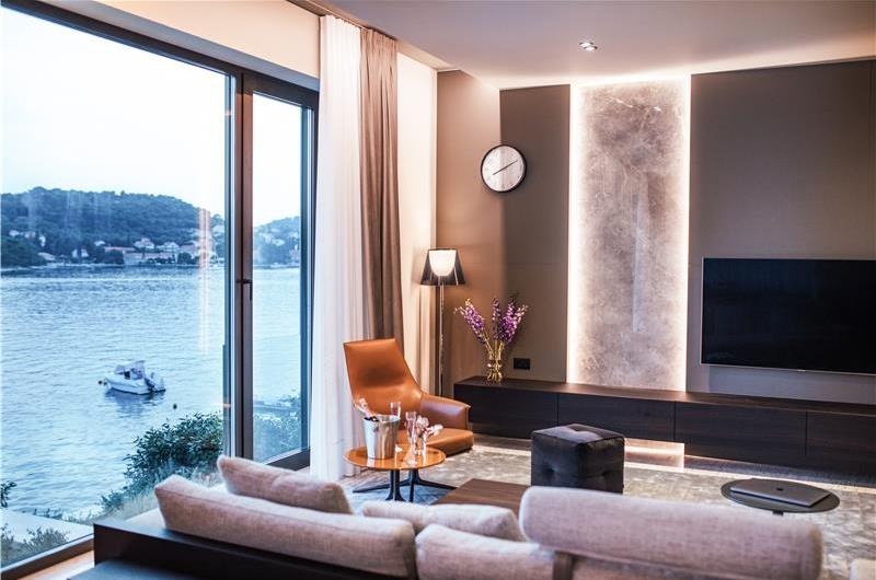5-Bedroom Beachfront Villa with Heated Infinity Pool and Elevator near Dubrovnik – Sleeps 10