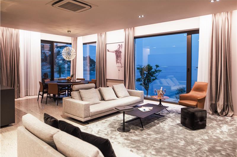 5-Bedroom Beachfront Villa with Heated Infinity Pool and Elevator near Dubrovnik – Sleeps 10