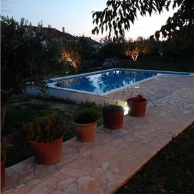 3-Bedroom Villa with Pool, Garden and Sea View near Split City – Sleeps 7