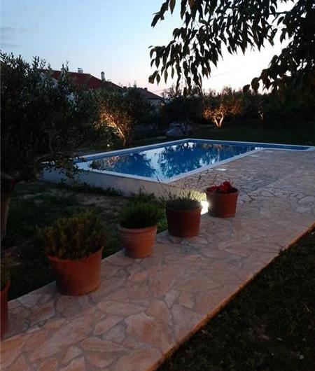 3-Bedroom Villa with Pool, Garden and Sea View near Split City – Sleeps 7