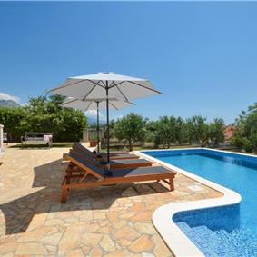3-Bedroom Villa with Pool, Garden and Sea View near Split City – Sleeps 7