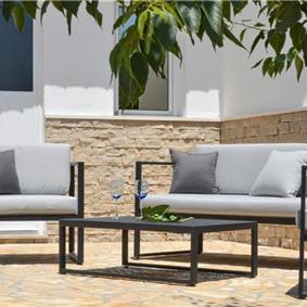 3-Bedroom Villa with Pool, Garden and Sea View near Split City – Sleeps 7