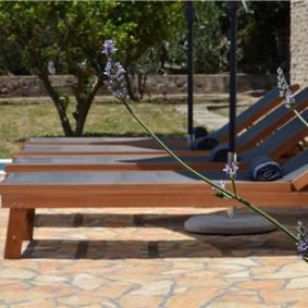 3-Bedroom Villa with Pool, Garden and Sea View near Split City – Sleeps 7