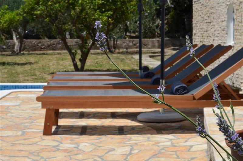 3-Bedroom Villa with Pool, Garden and Sea View near Split City – Sleeps 7