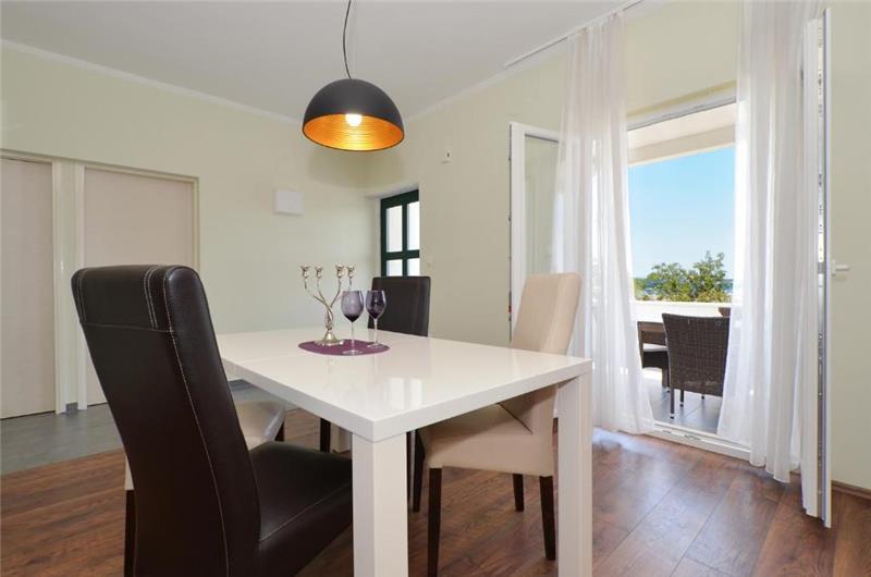 3-Bedroom Villa with Pool, Garden and Sea View near Split City – Sleeps 7