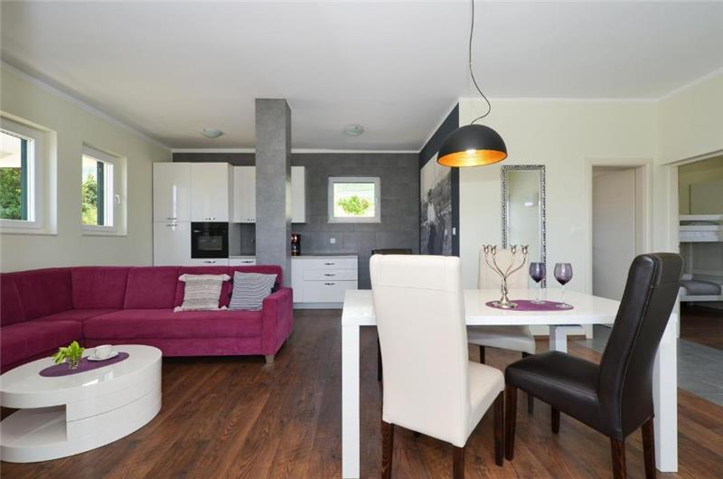 3-Bedroom Villa with Pool, Garden and Sea View near Split City – Sleeps 7